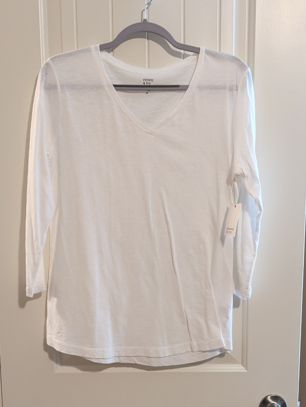 Crown & Ivy White V-Neck 3/4 Sleeve Tee